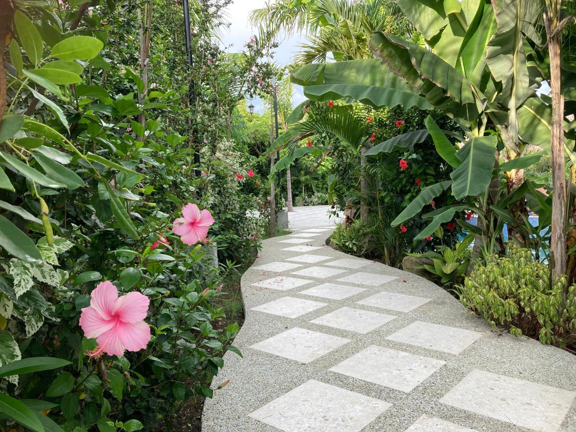 Hotel La Costa International Puerto López 外观 照片